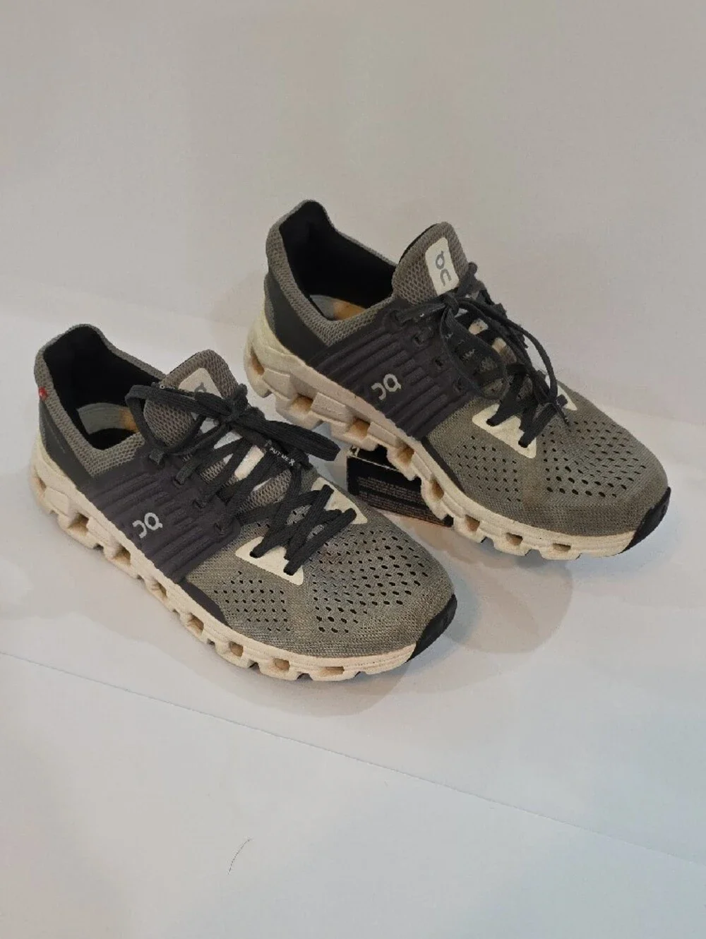 On Running CloudSwift Women's Shoes in Gray and Black Size 8